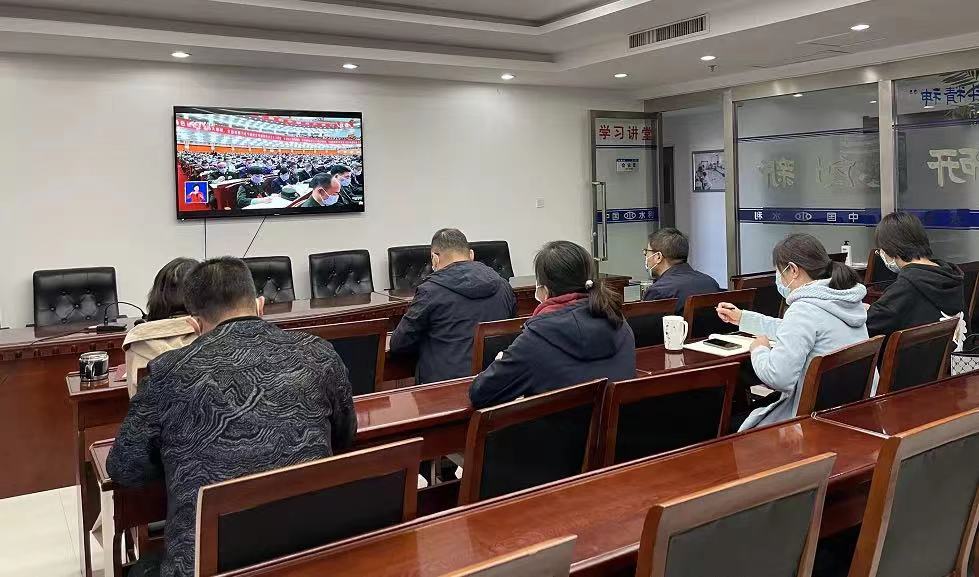 市水科所副科以上领导干部集中学习聆听习近平总书记代表十九届中央委员会向大会所作的报告.jpg